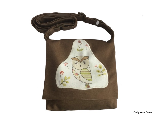 Messenger bag with appliqued owl