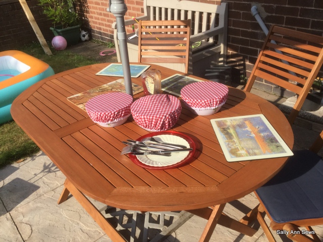 Picnic table